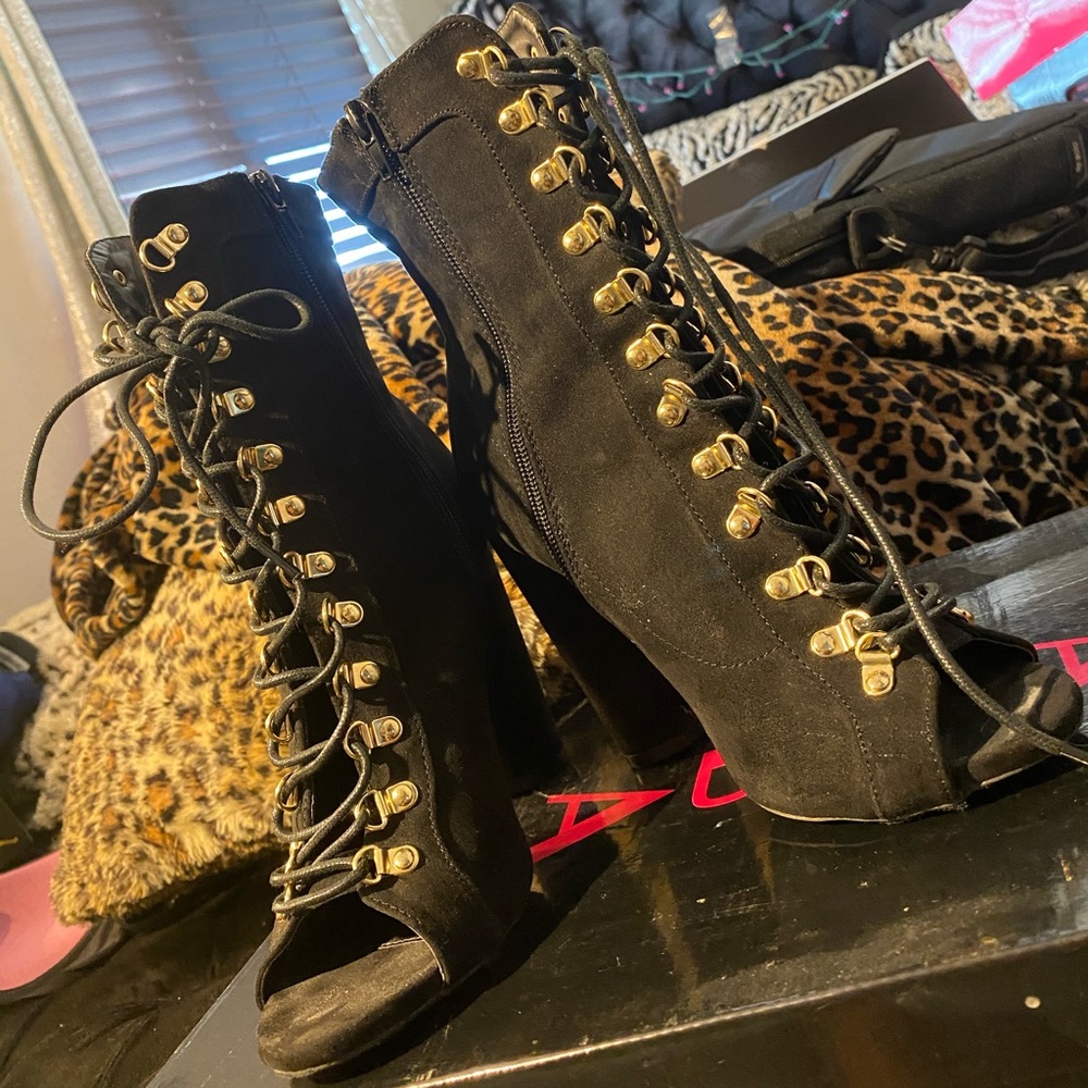 Fashion Nova Lace Up bootie